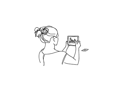 Realidad Aumentada. Chica usando la tablet para ver la maqueta virtual.
